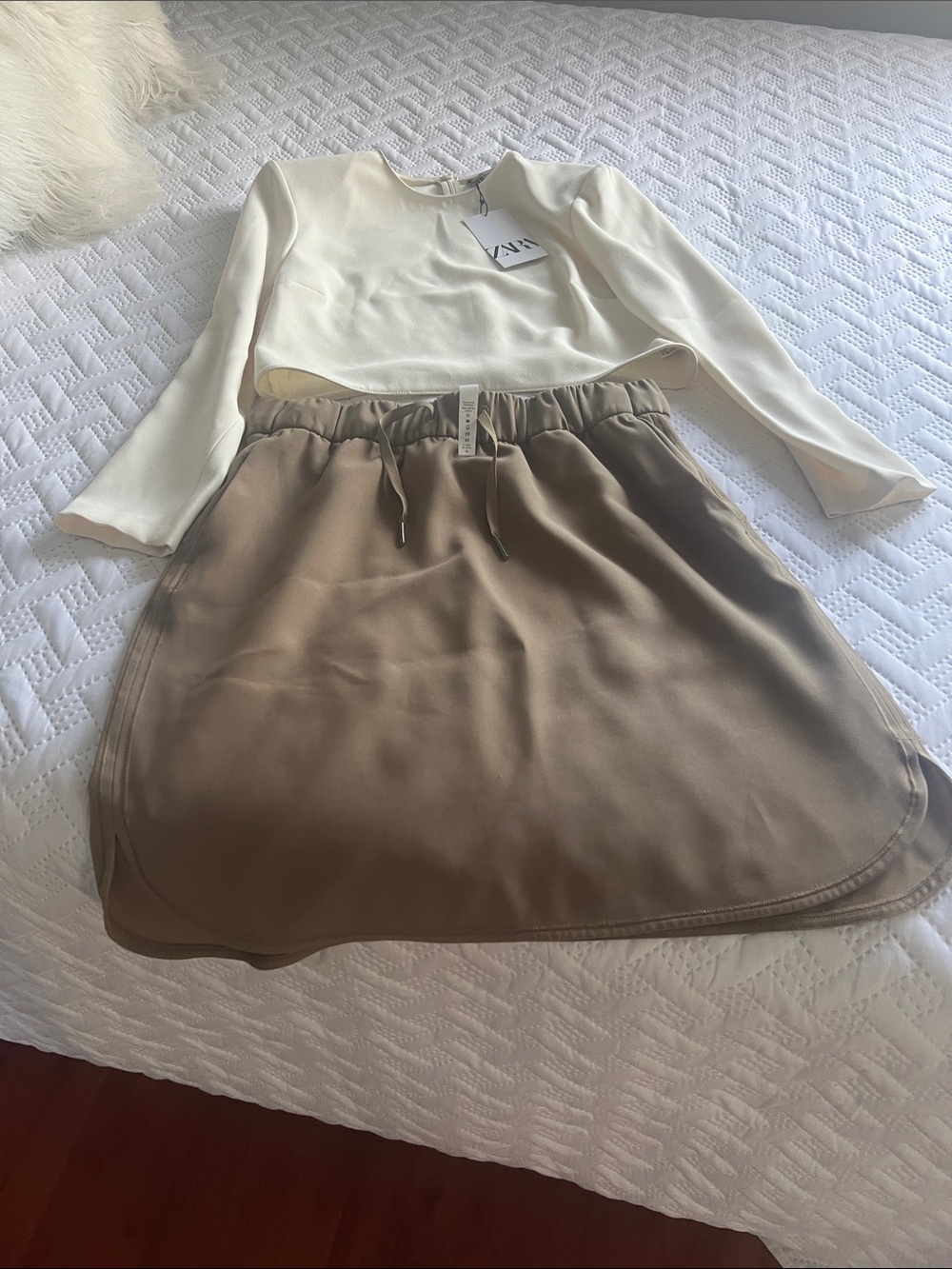 Top cropped blouse NWT and lulu lemon skirt great condition selling as a set